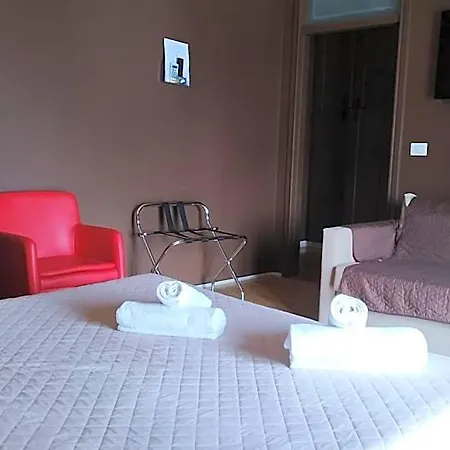 ゲストハウス Cconforthotels Dolci Emozioni 3*